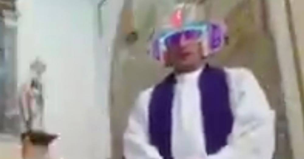 Priest tries to livestream mass during lockdown - but accidentally turns on filters - mirror.co.uk - Italy