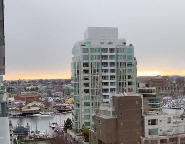 Vancouver Residents Hold Nightly Cheer in Support of Health Care Workers - eonline.com