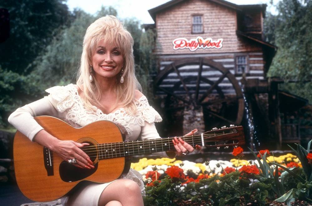 Dolly Parton - Dolly Parton's Dollywood Delays Opening Due to Coronavirus - billboard.com