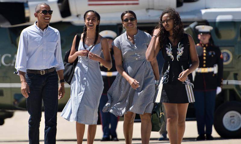 Ellen Degeneres - Michelle Obama - Malia Obama - Sasha Obama - Sasha and Malia Obama are home from college – here’s how they’re keeping busy - us.hola.com