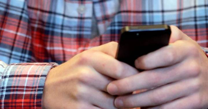 Coronavirus: New texting initiative gives Albertans mental health support - globalnews.ca