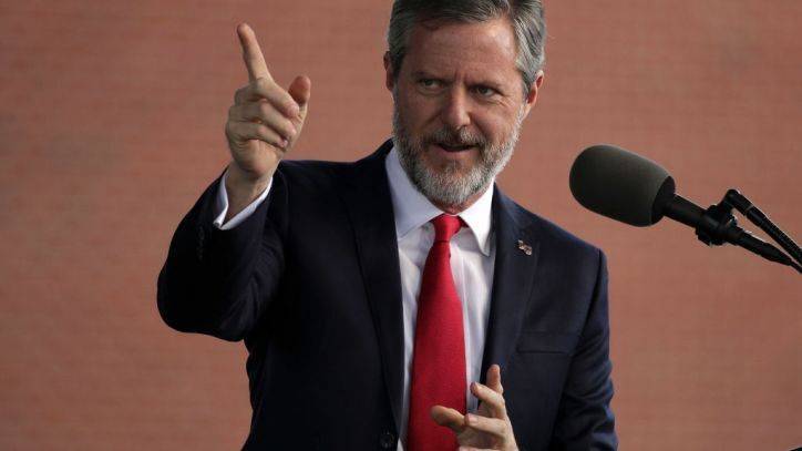 Jerry Falwell-Junior - Jerry Falwell Jr. welcomes 1,100 students back to Liberty University campus amid COVID-19 pandemic - fox29.com - state Virginia - Richmond, state Virginia - city Lynchburg, state Virginia