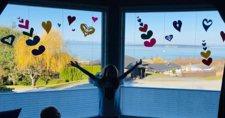 Coronavirus: British Columbians hang hearts in their windows in show of solidarity - globalnews.ca - Britain - county Prince George - city Powell