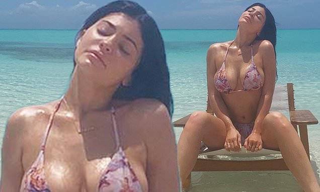 Kylie Jenner - Kylie Jenner sets temperatures rising in throwback bikini photos from beach vacation - dailymail.co.uk