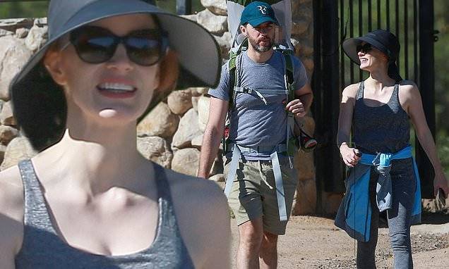 Jessica Chastain - Jessica Chastain goes on a birthday stroll with husband Gian Luca - dailymail.co.uk - state California