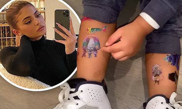 Kylie Jenner - Justin Timberlake - Stormi Webster - Kylie Jenner marks second week in quarantine by filming daughter Stormi Webster's 'tattooed' legs - dailymail.co.uk