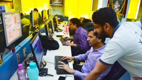 Sensex sees biggest one-day gain in over 10 years, RIL leads recovery - livemint.com - Usa - India
