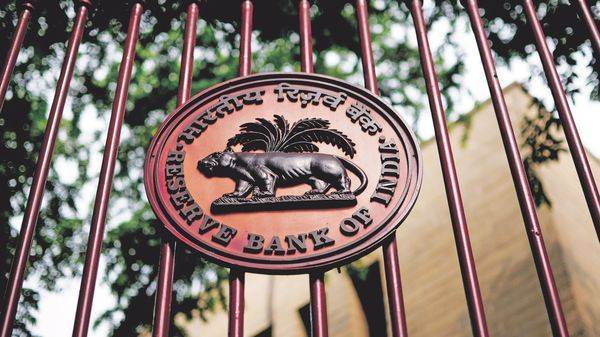 RBI weighs new credit line for mutual funds hit by cash crunch - livemint.com - India