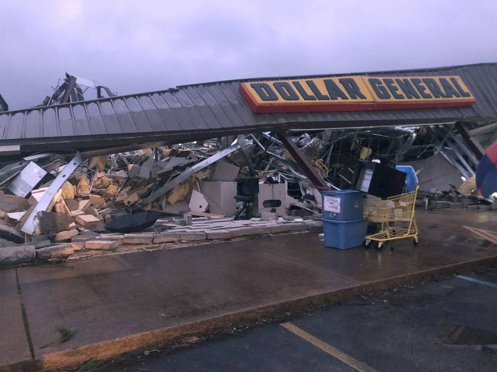 Mike Kemp - Possible twister: Damage reports at Mississippi-Alabama line - clickorlando.com - state Mississippi - state Alabama - county Florence - county Tishomingo