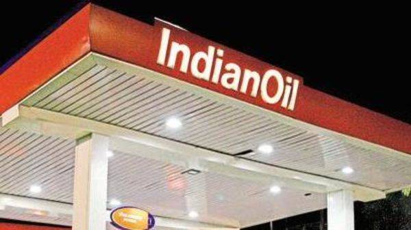 IndianOil cuts refining capacity by around a third, domestic cooking gas demand up - livemint.com - city New Delhi - India