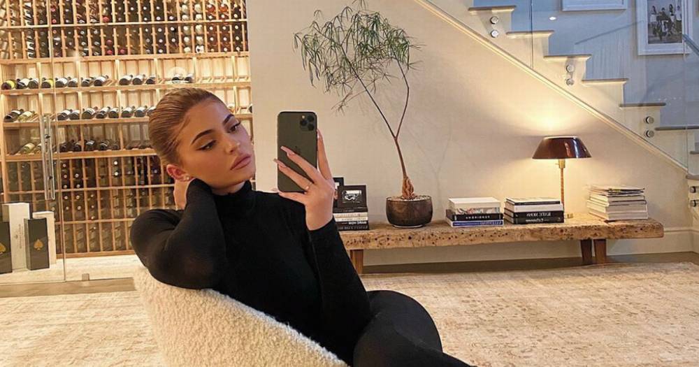 Kylie Jenner - Kylie Jenner gives fans a rare glimpse at her natural look while 'bored' in quarantine - ok.co.uk - county Island - Bahamas