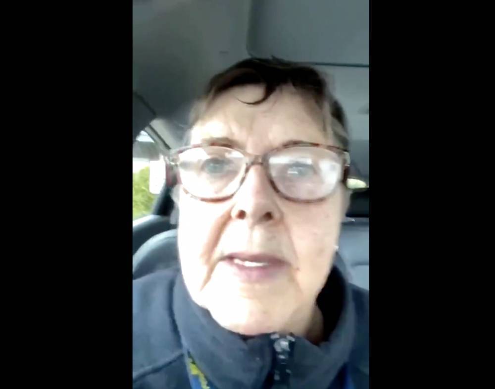 Floyd Cardoz - 75-Year-Old Bonnie Goes Viral After Threatening To Kick A ‘Bleach Blonde 50-Year-Old’s A**’ For Mocking Coronavirus - etcanada.com