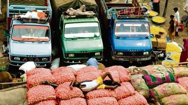 As buyers scramble for supplies, vegetables rot in India’s biggest ‘mandi’ - livemint.com - India - city Delhi