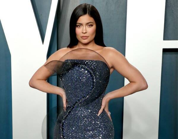 Kylie Jenner - Thaïs Aliabadi - Kylie Jenner Donates $1 Million to Coronavirus Relief Efforts - eonline.com