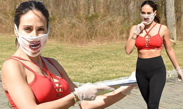 Melissa Gorga - Melissa Gorga wears a mask with a MOUTH on it and gloves to collect her mail - dailymail.co.uk - state New Jersey