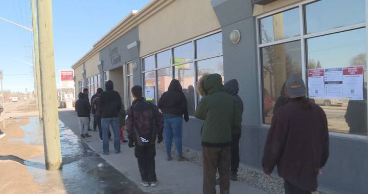 Service Canada - Winnipeg - Coronavirus: Unemployed workers lining up outside Service Canada locations in Winnipeg - globalnews.ca - Canada - county St. Mary'S