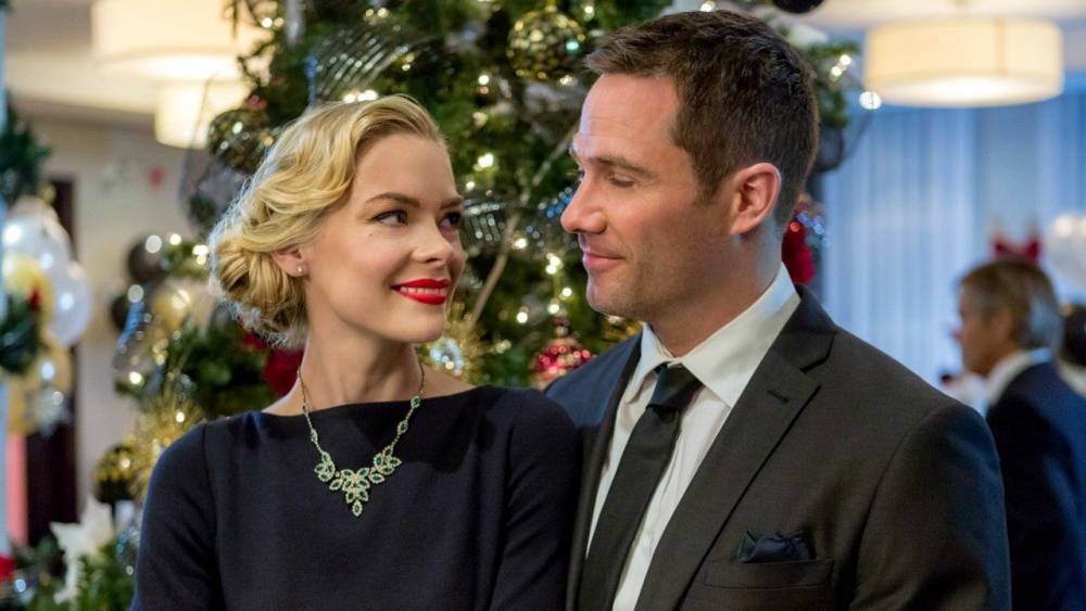 Hallmark Sets More Christmas Movie Marathons for All Your Self-Quarantine Needs (Exclusive) - etonline.com