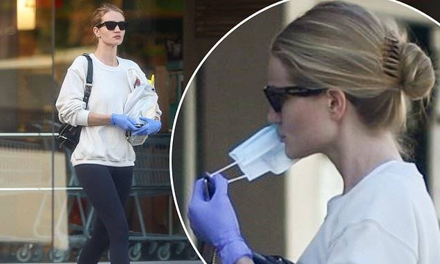 Rosie Huntington-Whiteley picks up groceries wearing face mask and disposable gloves in LA - dailymail.co.uk - Britain - Los Angeles
