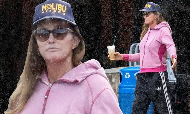 Caitlyn Jenner - Caitlyn Jenner doesn't mind the rain as she steps out in a pink hoodie on a coffee run - dailymail.co.uk - state California - city Malibu