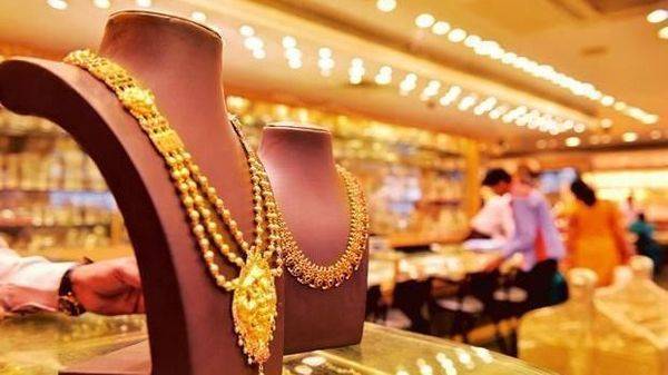 Gold prices today fall for first time after rising for five days - livemint.com - Usa - India