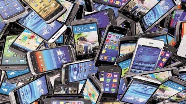 Smartphone production may fall 40% in India in first half of 2020 - livemint.com - city New Delhi - India