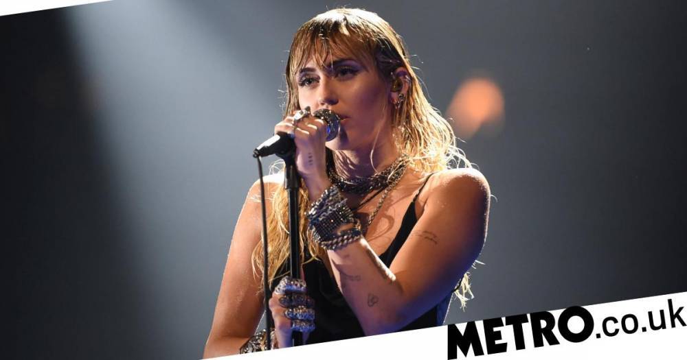 Zane Lowe - Miley Cyrus missing ‘human connection’ during coronavirus pandemic as she practices social distancing - metro.co.uk