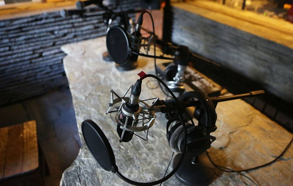 Radio listening soars during coronavirus crisis - nme.com - Usa - Britain