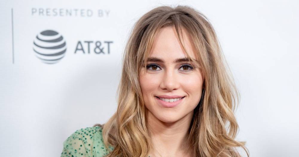 Suki Waterhouse leaves fans drooling after sharing steamy topless photo - mirror.co.uk