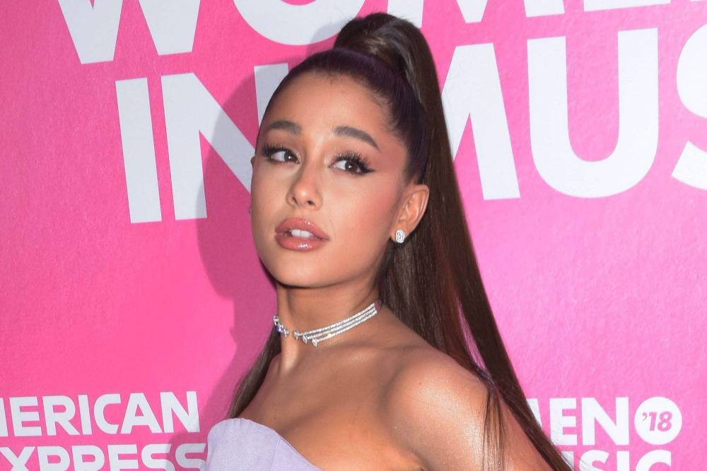 Page VI (Vi) - Page - Ariana Grande Reportedly Donating To Fans To Keep Them Afloat During Coronavirus Crisis - etcanada.com