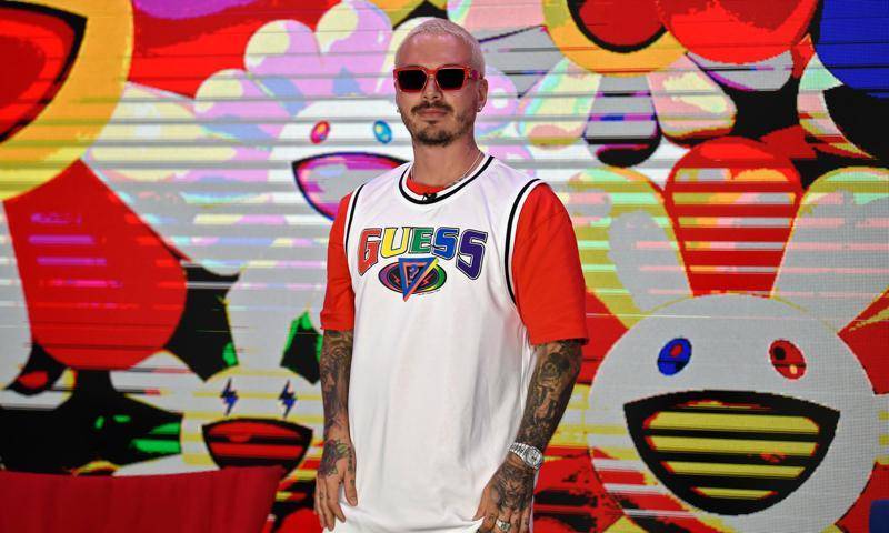 J Balvin and artist Takashi Murakami bring fun activity to families in self-isolation - us.hola.com - Japan - Colombia