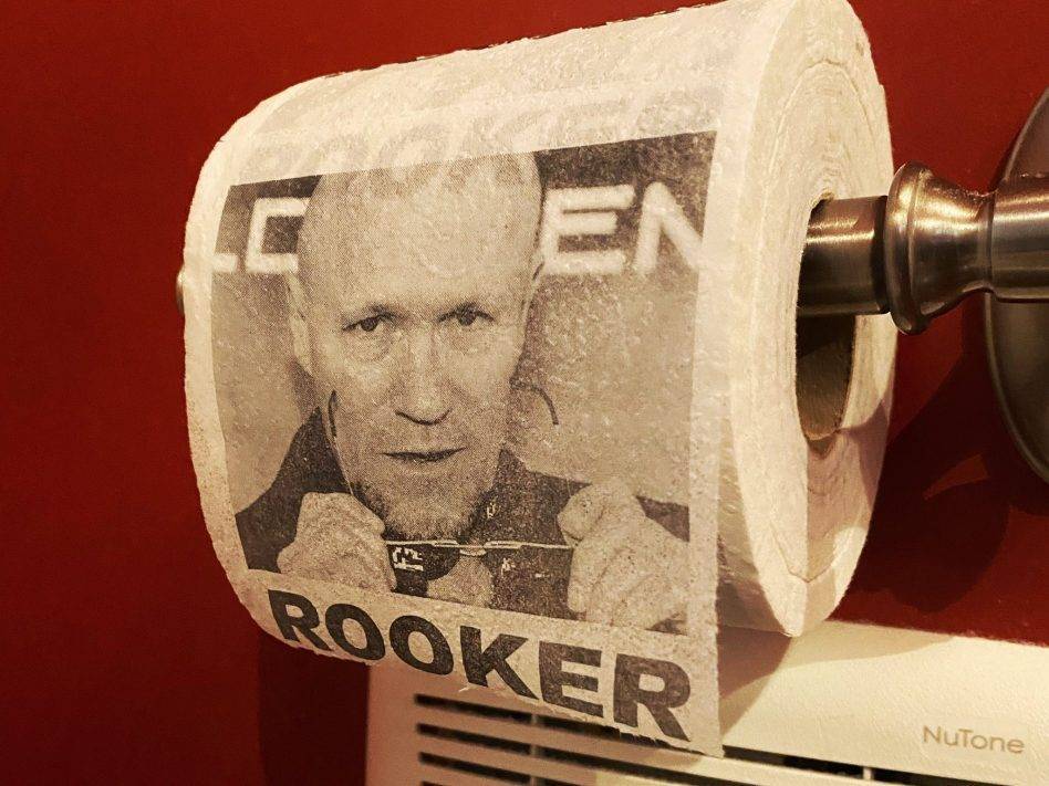 James Gunn - Michael Rooker - Director James Gunn uses novelty toilet paper of actor's face during shortage - torontosun.com