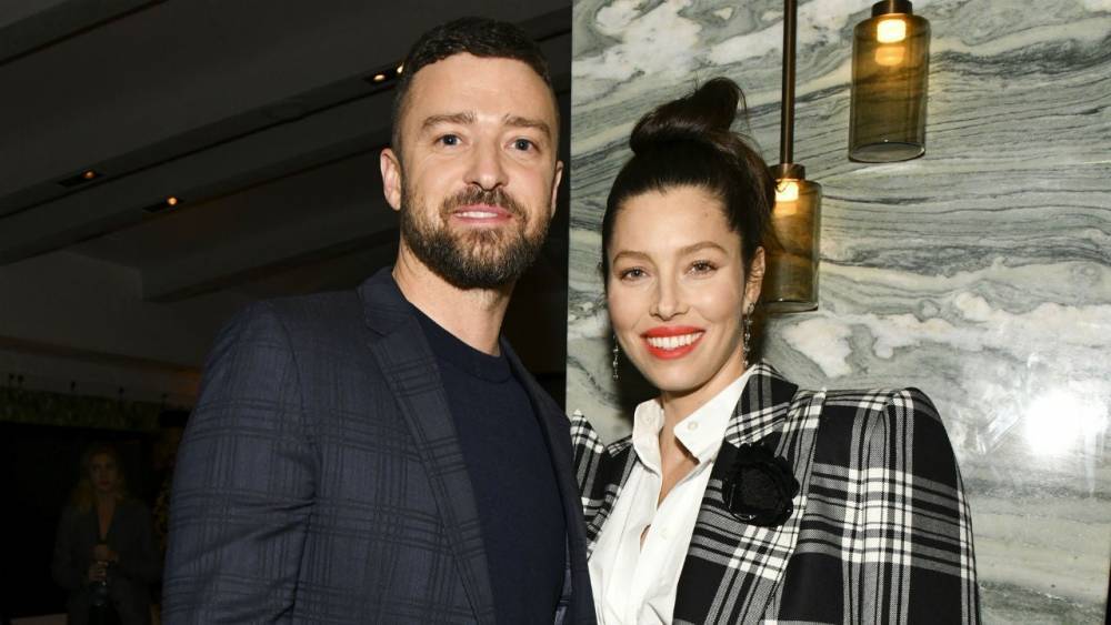 Jessica Biel - Justin Timberlake - Justin Timberlake Shares 'Social Distancing' Photo With Jessica Biel in the Snowy Mountains - etonline.com