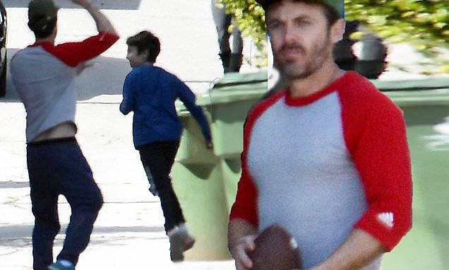 Casey Affleck plays street football with son Atticus, 12 - dailymail.co.uk - Usa - Los Angeles - state California - state Indiana