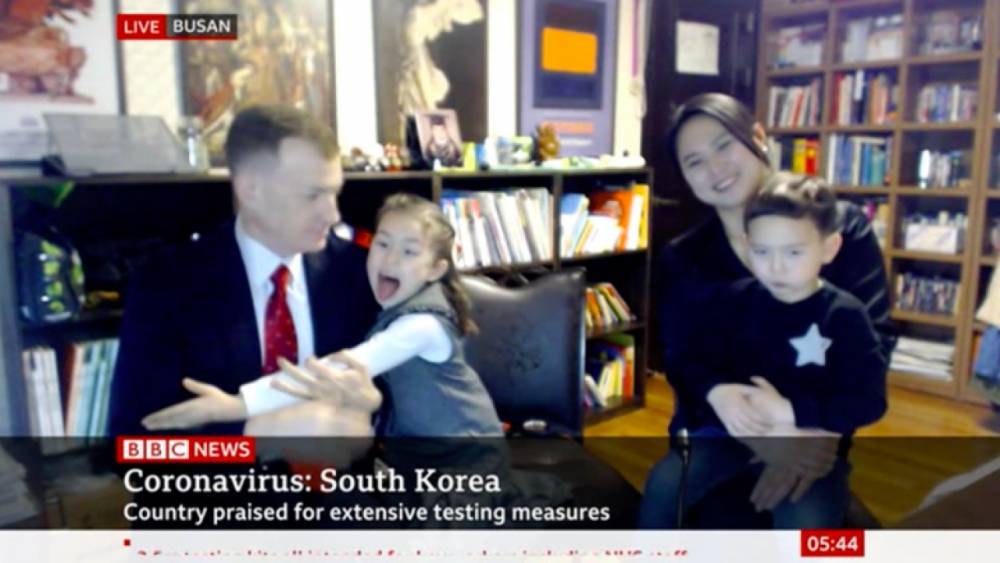 Kids Who Crashed Dad’s Interview From Viral 2017 Video Return to the BBC - etonline.com - South Korea
