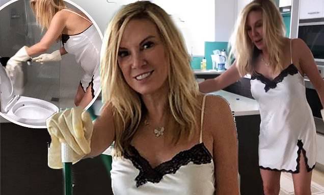 RHONY star Ramona Singer wears a silky nightgown to mop - dailymail.co.uk - state Florida - county Avery