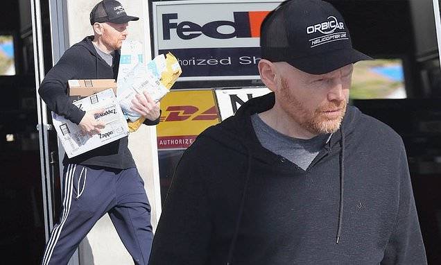 Bill Burr - Breaking Bad star Bill Burr struggles to carry packages from Zappos and Amazon - dailymail.co.uk - Usa - Los Angeles - state California - city Los Angeles