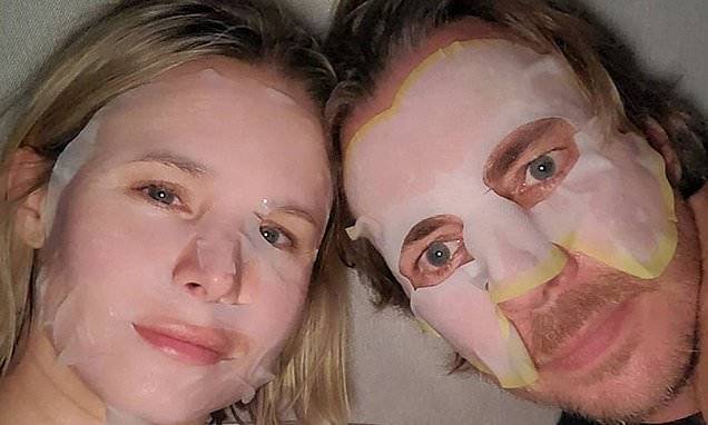 Dax Shepard - Kristen Bell and husband Dax Shepard wear matching face masks at home amid coronavirus pandemic - dailymail.co.uk