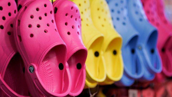 Crocs donating shoes to healthcare workers during coronavirus outbreak - fox29.com - city Boston