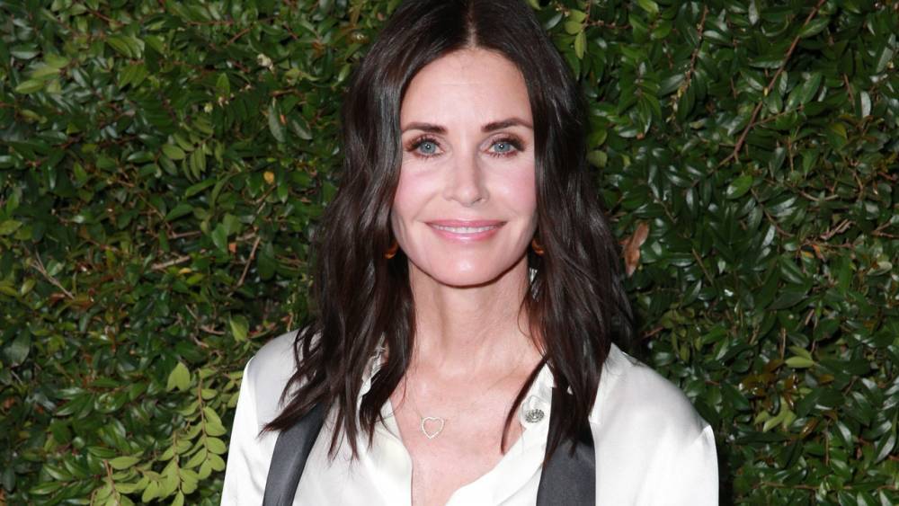 Monica Gellar - Courteney Cox Is Binge-Watching Friends, and Her Thoughts Are Incredible - glamour.com