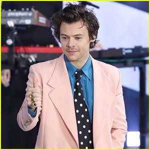 Zane Lowe - Harry Styles Says It's Important To Check In With Family & Friends While Self-Quarantined - justjared.com