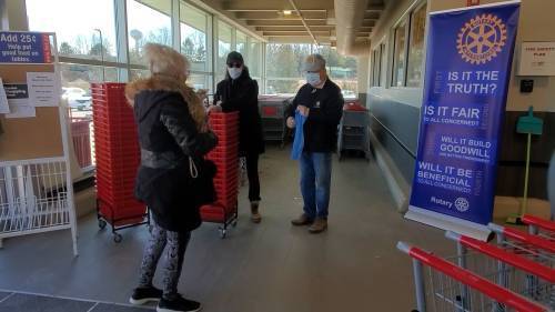 Local volunteers deliver groceries to Blue Mountains, Ont. residents amid coronavirus pandemic - globalnews.ca