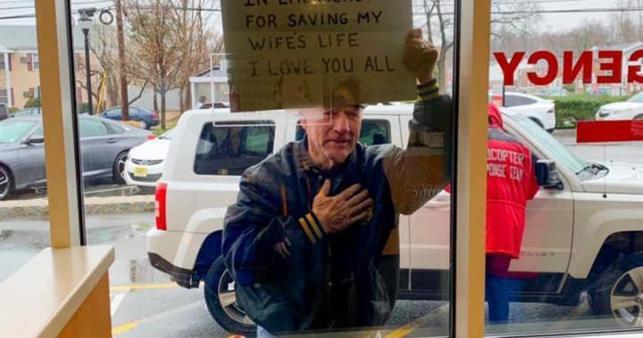 Man holds sign at hospital window, thanks staff for saving wife’s life amid coronavirus pandemic - globalnews.ca - state New Jersey - city Morristown