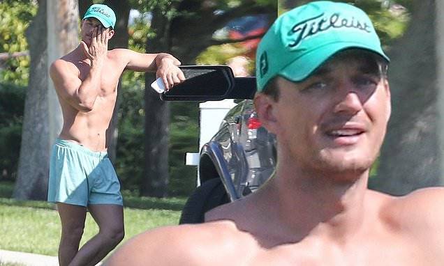 Tyler Cameron shows off his buff bod as he goes for shirtless run - dailymail.co.uk - state Florida - county Palm Beach - county Tyler - parish Cameron