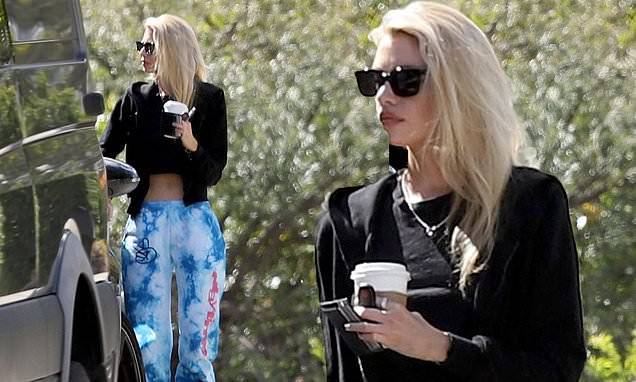 Kristen Stewart - Stella Maxwell - Kristen Stewart's ex Stella Maxwell flaunts her taut midriff on a solo coffee run - dailymail.co.uk - Los Angeles - city Los Angeles