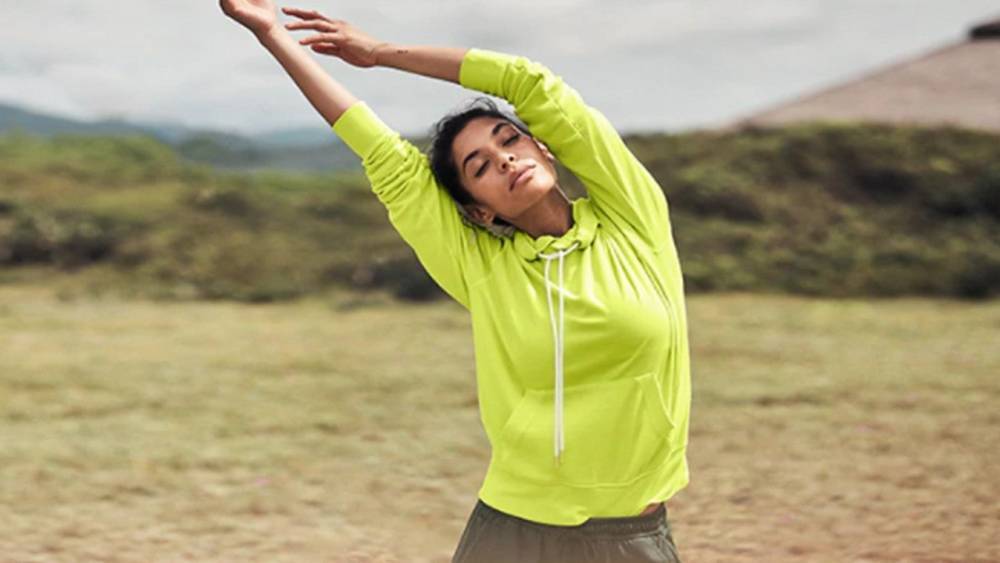 Athleta Sale: 25% Off Entire Purchase on Yoga Pants, Sweatshirts and More - etonline.com