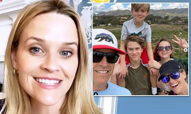 Reese Witherspoon - Jim Toth - Reese Witherspoon is making sure everyone in family has own space during 'Safer At Home' lockdown - dailymail.co.uk - Los Angeles