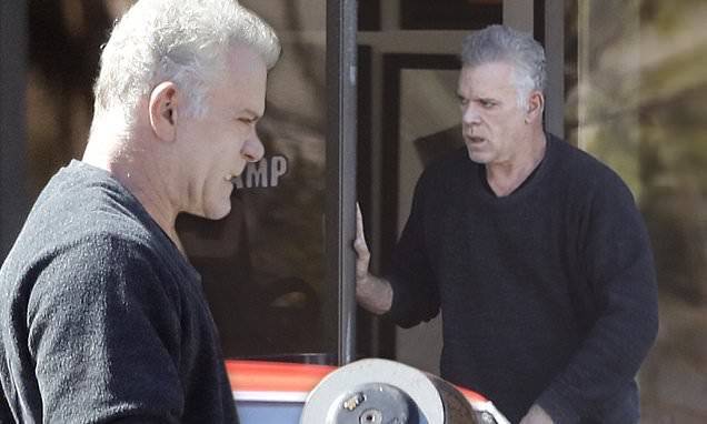 Ray Liotta - Ray Liotta indulges in private workout session outside Gold's Gym - dailymail.co.uk - Los Angeles - state California - city Venice, state California