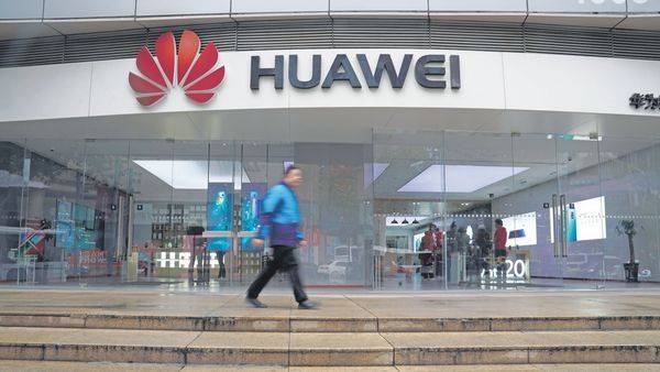 Trump admin to restrict global supply of chips to China's Huawei: Report - livemint.com - China - city Beijing - Washington
