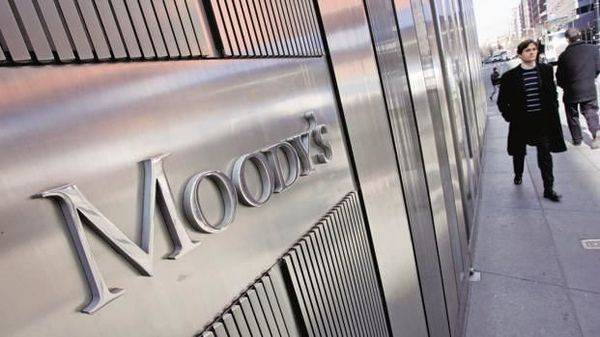 Moody's cuts India 2020 growth forecast to 2.5% - livemint.com - India - South Africa