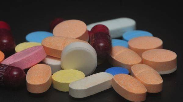 Govt restricts sale of crucial Covid-19 medicines as cases mount - livemint.com - city New Delhi